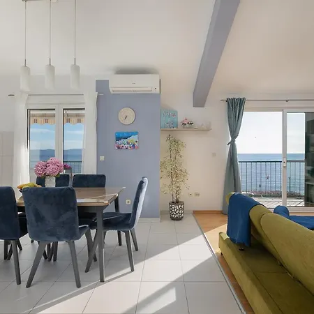 By The Sea Apartment *