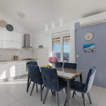 Apartment By The Sea *