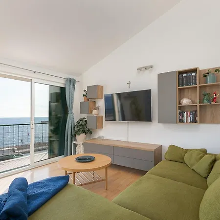 By The Sea Apartment *